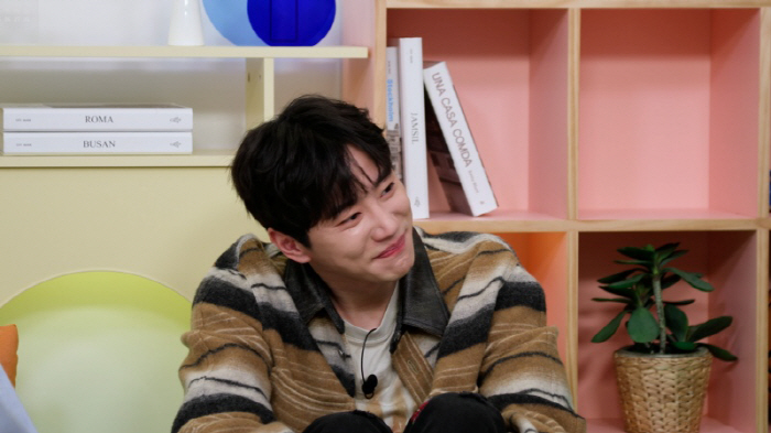Healing with Hong Jinkyung..Yang Geum-myeong's ex-boyfriend, Lee Joon-young, is very shy, but he was a real fan (Okmun's son)
