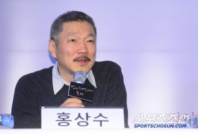  Director Hong Sang-soo selected judges at the Cannes Film Festival following Park Chan-wook and Song Kang-ho
