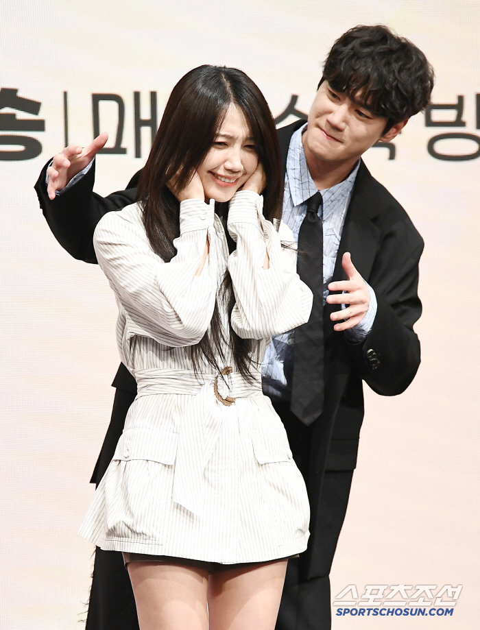  For Lee Junyoung and Jung Eun Ji's hard work