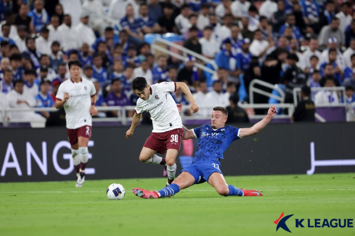 07 Aftermath? There's no such thing Lee Jung-hyo turned on the laptop again as if she was excited…Kang Hyun, I got the difference between Gwangju Al Hilal. Let's talk on the phone!