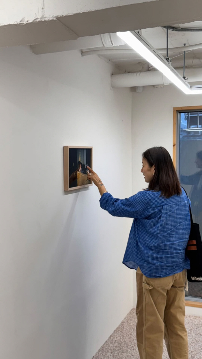 As expected, Lee Hyo-ri, bare-faced  everyday style is hot. Um Tae-woong's photo exhibition is here to cheer