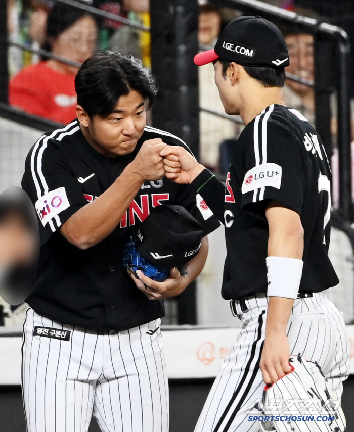 As soon as I get hit, I feel dizzy → Song Seung-gi, who thanked Park Hae-min with a smile on the captain's defense and a 90-degree greeting