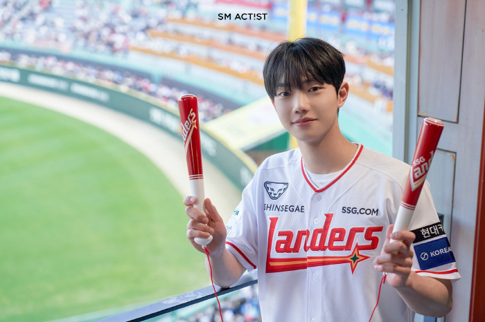 Barney and her brothers, Cho Joon-young, will try the first pitch of their lives...I was nervous but it was different