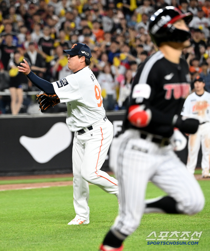 He also caught a home run and managed to come from behind, but this time, the bullpen's betrayal has lost four games in a row. Three consecutive loosings. Until the first sweep-loss crisis. How far will LG fall in the first round? 