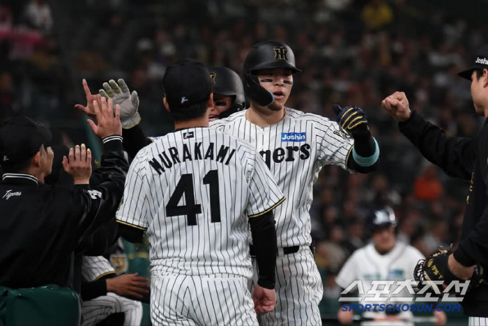 The home run king, who had been divided by two monster hitters for five years, and the third powerhouse to break the two-top composition appeared