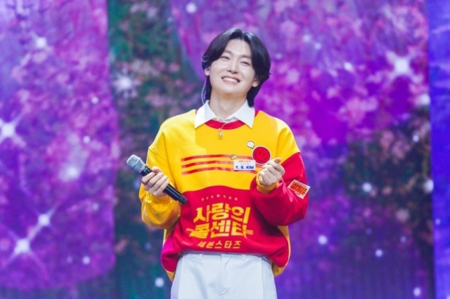 Kim Yongbin, here we go! Let's meet fans..I'm shaking the entertainment board