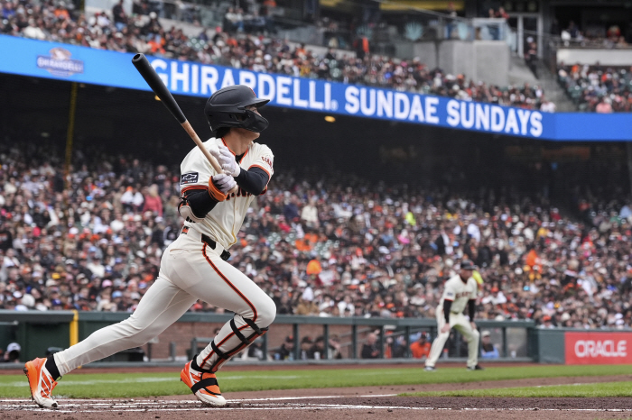 Lee Jung-hoo's timely hit explosion of MLB team Lee Jung-hoo, hits in six consecutive games, and 17 RBIs in the season SF 45 SD (6th inning)