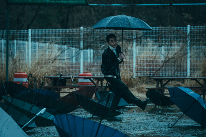 Park Ji-hoon → Jo Jung-seok was a weak hero 2..In just three days, it's ranked No. 1 in the world, with 6.1 million viewers