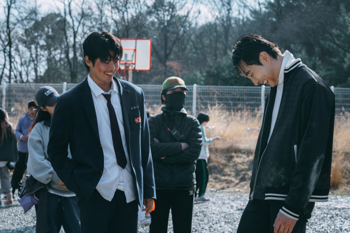 Park Ji-hoon → Jo Jung-seok was a weak hero 2..In just three days, it's ranked No. 1 in the world, with 6.1 million viewers