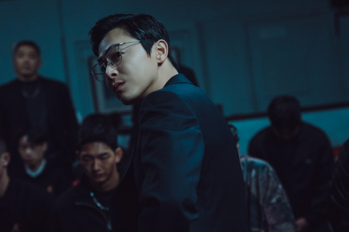 Park Ji-hoon → Jo Jung-seok was a weak hero 2..In just three days, it's ranked No. 1 in the world, with 6.1 million viewers