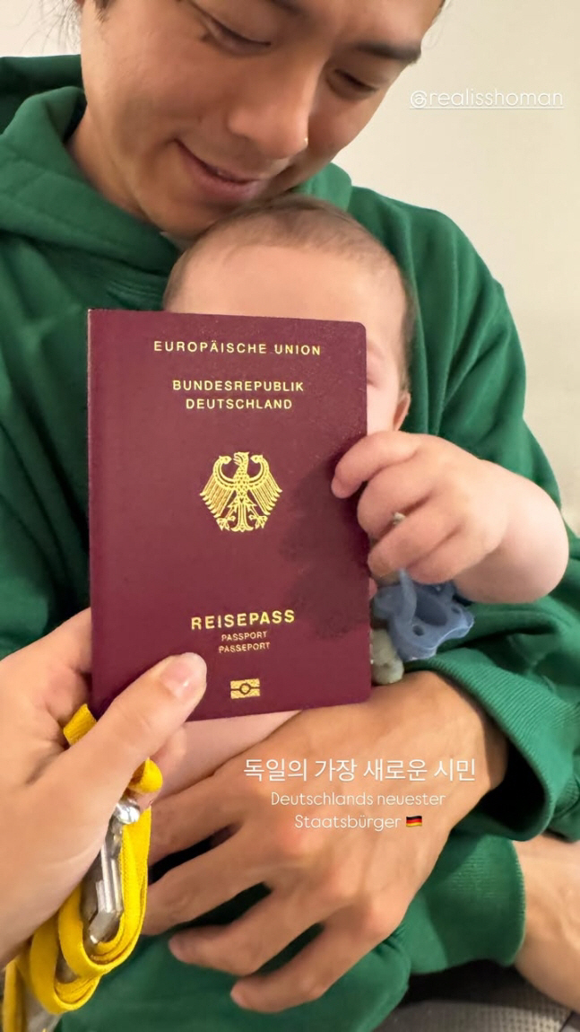  'New Citizen of Germany' Vinzino ♥ Mitsova Son Reveals His Passport Photo