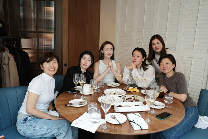  'Teachers, I love you'...Special time with Shim Eun-kyung, Kim Yoon-ah, Jeong-kyung, and Rang