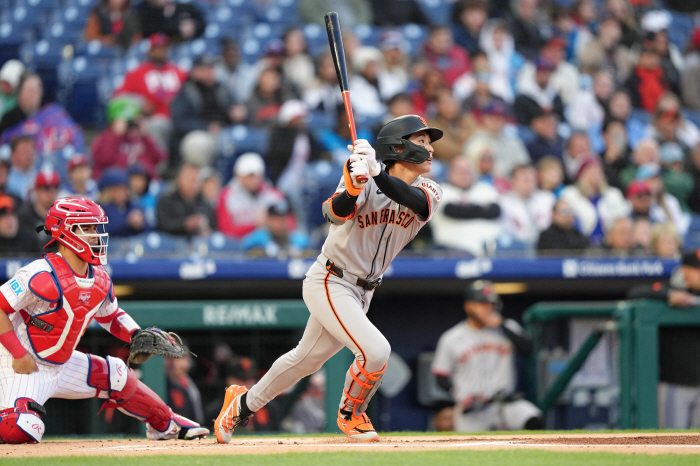 1 for 4 yr yr yr yr yr yr? Lee Jung-hoo's multi-hit, 7G consecutive hits blocked by a 5×GG outfielder, batting average of 0.333→0.319