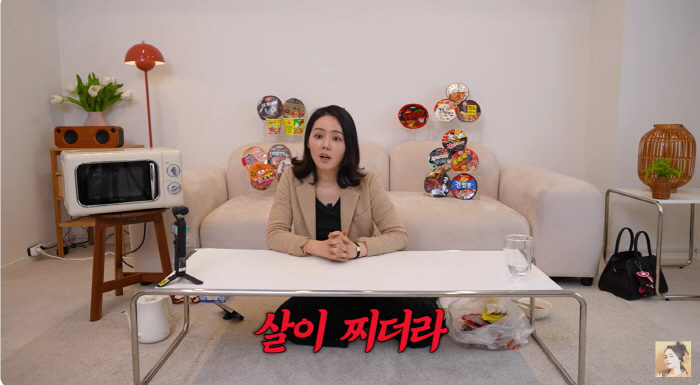 Han Ga-in, I'm in trouble with 18 ramen mukbangs that I've never eaten in my life, I gained weight in my 40s. (Mrs. Liberty) 