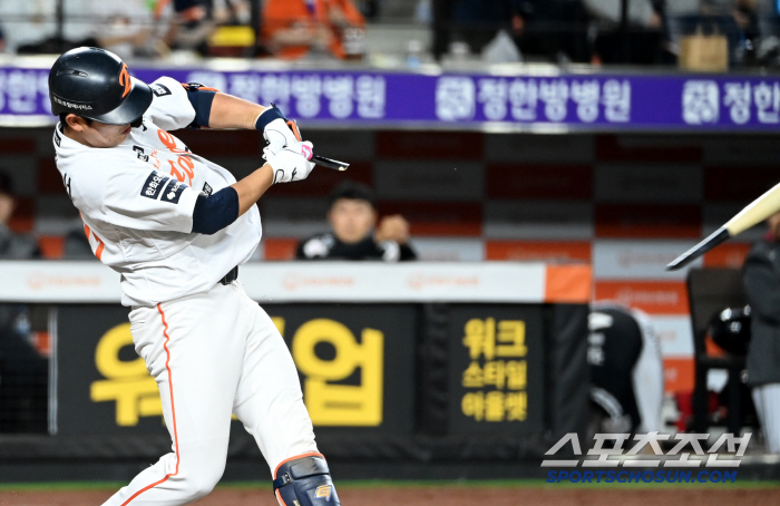 I will prepare better for the 4th year catcher who will not be able to play and promised to be a pinch hitter for the second division or coach tomorrow → First double since his debut, and return the RBI 