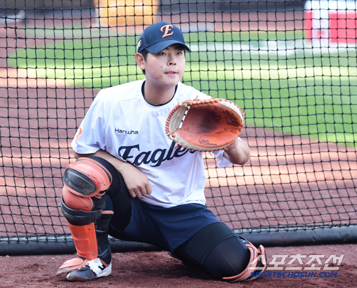 I will prepare better for the 4th year catcher who will not be able to play and promised to be a pinch hitter for the second division or coach tomorrow → First double since his debut, and return the RBI 