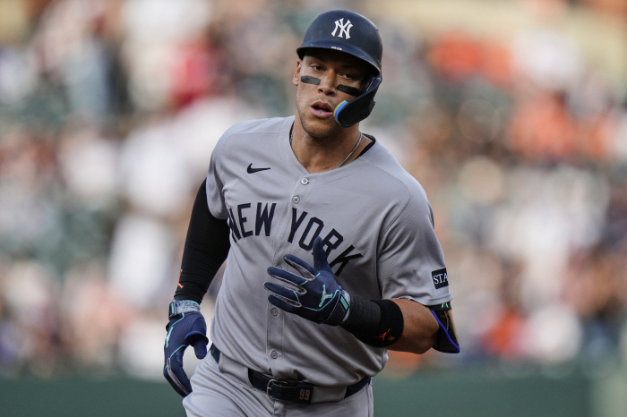 I'm going to get him! Is the only .400 jersey, home run RBI, on base, slugging, and leading hit by a slugging percentage?