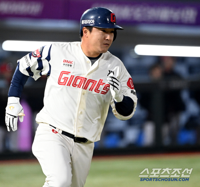 Jung Hoon, are you going to play shortstop? This is the first time I've heard...The reason why Kim Tae-hyung's eyes are round, the 38-year-old veteran's shining passion 