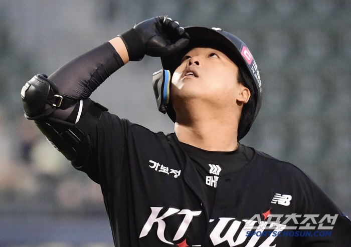 Kang Baekho This Home Run Is Crazy! MLB's 2nd place hit! I hit it further than Aaron Judge! → 144-meter-long home run