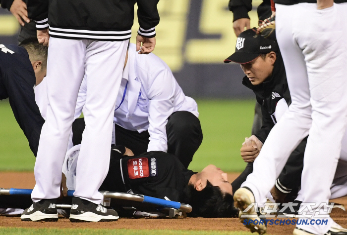 KT Jang Jun-won, a terrible injury.. My ankle is twisted → Ambulance to the hospital