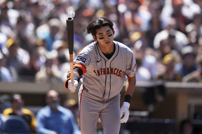Lee Junghoo hit it again! 7 consecutive hits, SF 35 SD if the last hit was also a hit