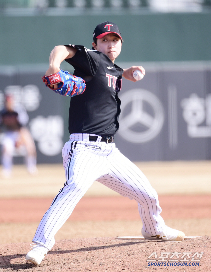 Left-handed Lim Chan-kyu said, 'The 7 billion FA compensation player's debut match in LG's first division will be canceled due to rain. Choi Chae-heung → Son Joo-young will be replaced on the 2nd