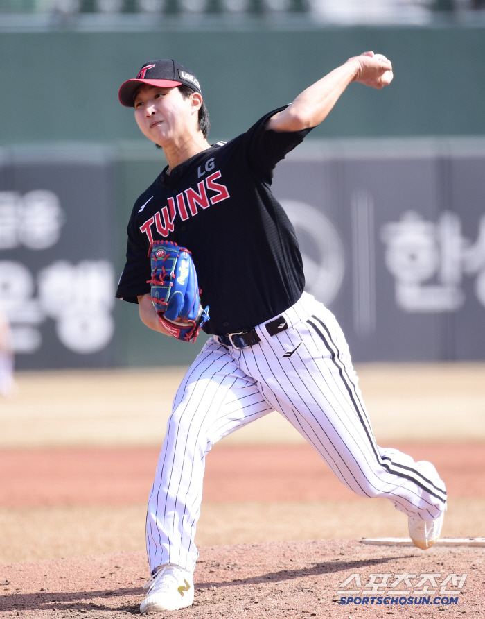 Left-handed Lim Chan-kyu said, 'The 7 billion FA compensation player's debut match in LG's first division will be canceled due to rain. Choi Chae-heung → Son Joo-young will be replaced on the 2nd