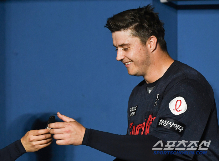 Lotte bus is the best! Blessing is here...7 scoreless innings → ERA 2.18 → 4 consecutive wins! Children's Day will be fun, too 