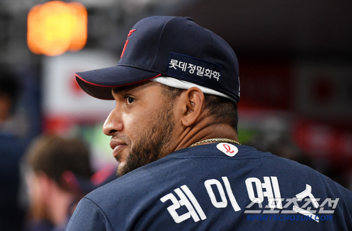 Lotte, the No. 1 player in April, won on the first day of May → Kiwoom sweeps three consecutive games! Davison's 7 scoreless innings 6K  Na Seung-yeop's final hit run 