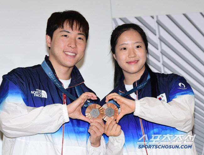 National Peepyak Shin Yu-bin in Doha World Table Tennis Championships Singles Match Tough Women's Clothes X Mixed Clothing is clear