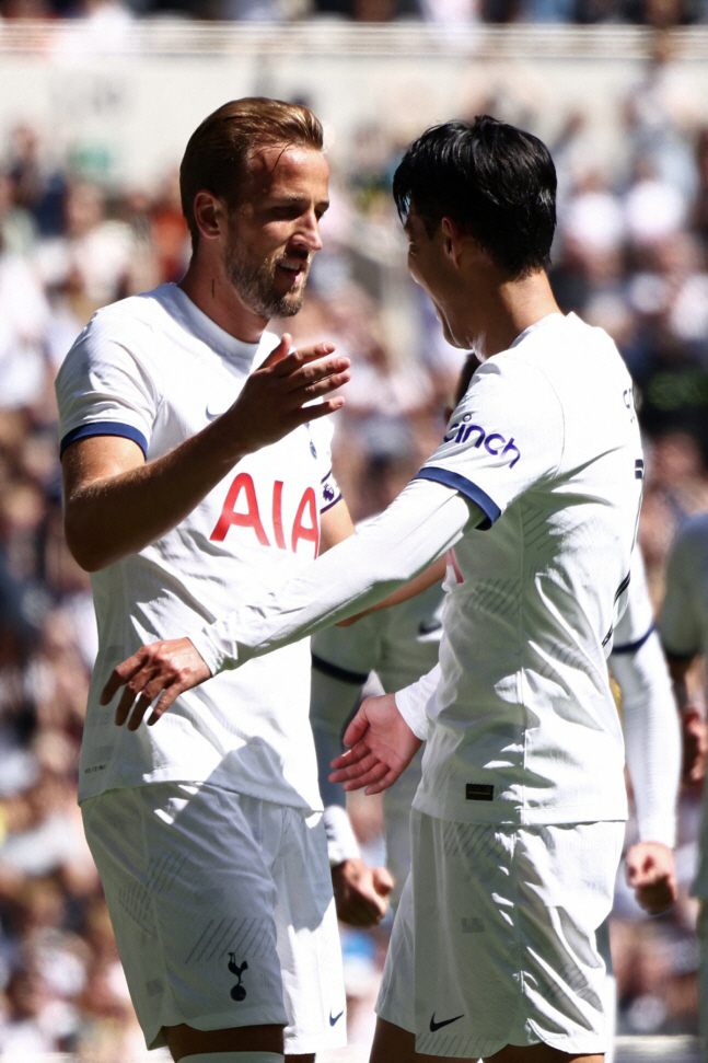 Oh my god I'm walking down Kane's path 6 years ago, or at this rate I have to go to the finals to see Son Heung-min...First grass training → Close → Missing again, it is hard to remember the return of the second game