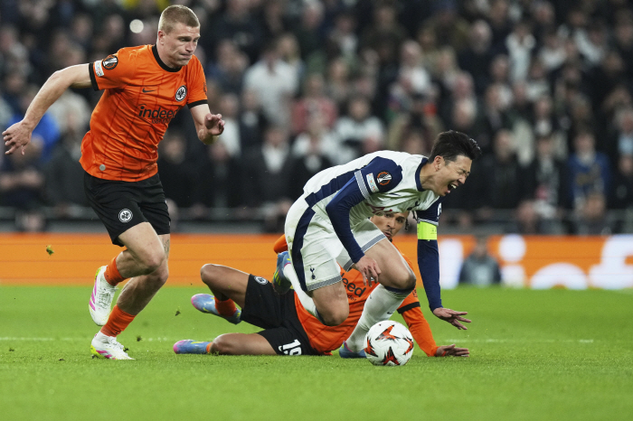Oh my god I'm walking down Kane's path 6 years ago, or at this rate I have to go to the finals to see Son Heung-min...First grass training → Close → Missing again, it is hard to remember the return of the second game