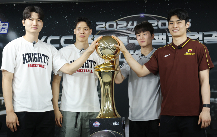 SK coach Jeon Hee-chul's 5th game vs LG coach Cho Sang-hyun's 6th game for the first time to win the championship
