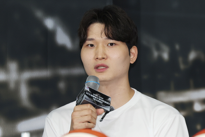 SK coach Jeon Hee-chul's 5th game vs LG coach Cho Sang-hyun's 6th game for the first time to win the championship