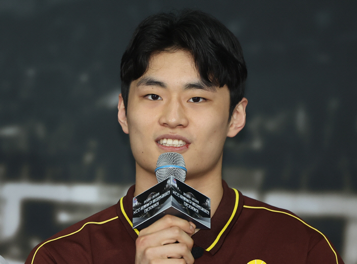 SK coach Jeon Hee-chul's 5th game vs LG coach Cho Sang-hyun's 6th game for the first time to win the championship