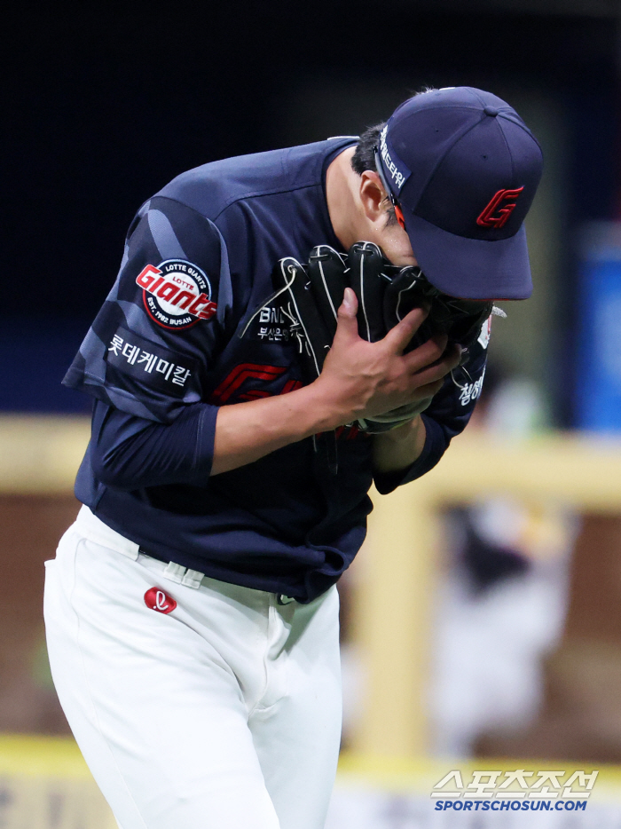 Park Se-woong, an angry glasses ace, is on fire after throwing his face into the glove and roaring only 5 innings