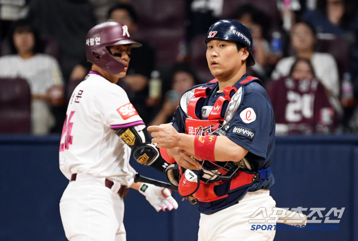 Park Se-woong, an angry glasses ace, is on fire after throwing his face into the glove and roaring only 5 innings