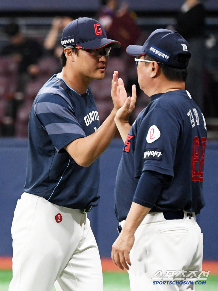 Park Se-woong, an angry glasses ace, is on fire after throwing his face into the glove and roaring only 5 innings