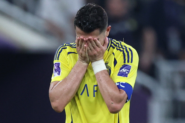 Ronaldo, who lost four years of military service...Like a madman, I cry to myself