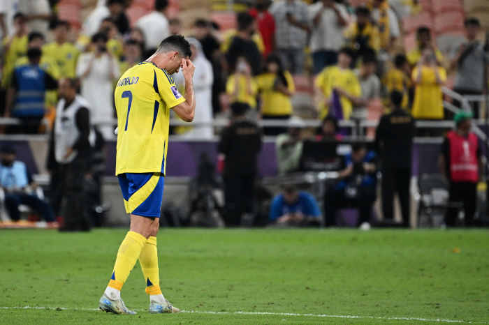 Ronaldo, who lost four years of military service...Like a madman, I cry to myself