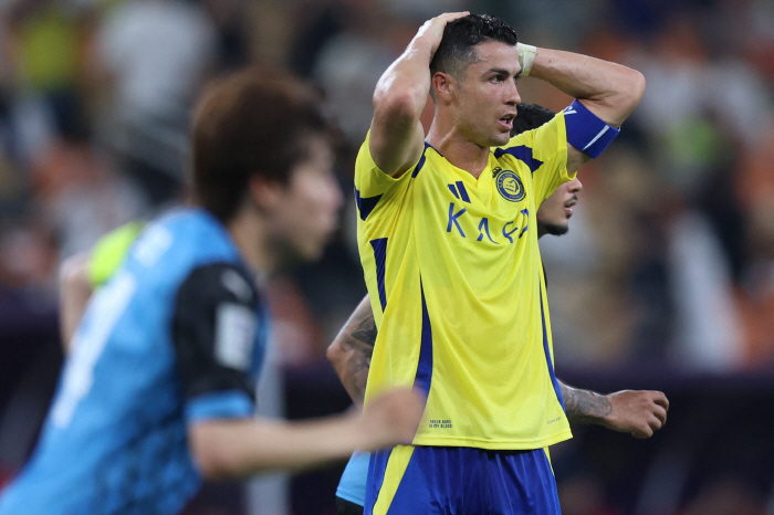 Ronaldo, who lost four years of military service...Like a madman, I cry to myself