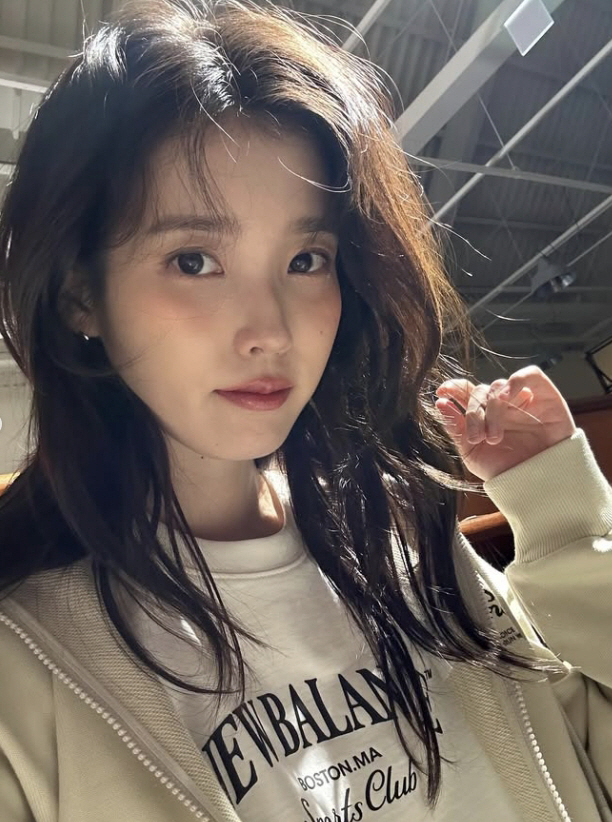  IU, such a great selfie comprehensive gift set..Pretty, innocent, cute and everything
