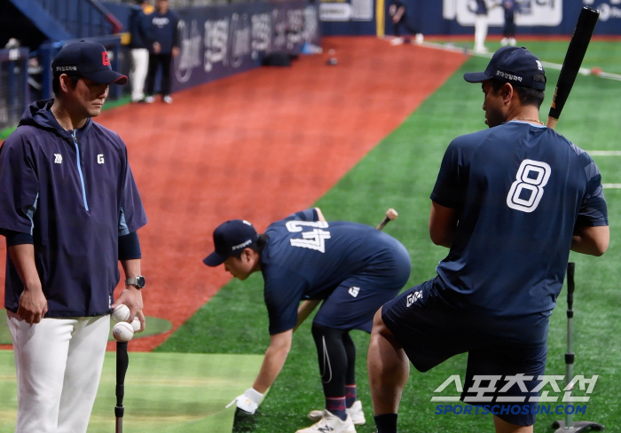 Sweep-seeking giant Captain's loud laughter, the head coach's happy smile