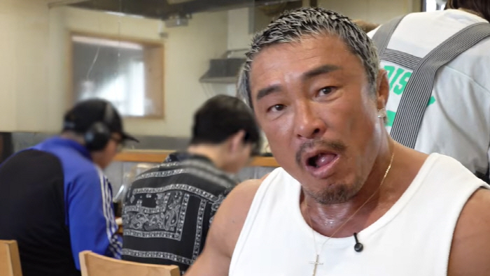This is really bad. Choo Sung Hoon collapsed at the restaurant30 years of abs that disappeared after binge eating. 