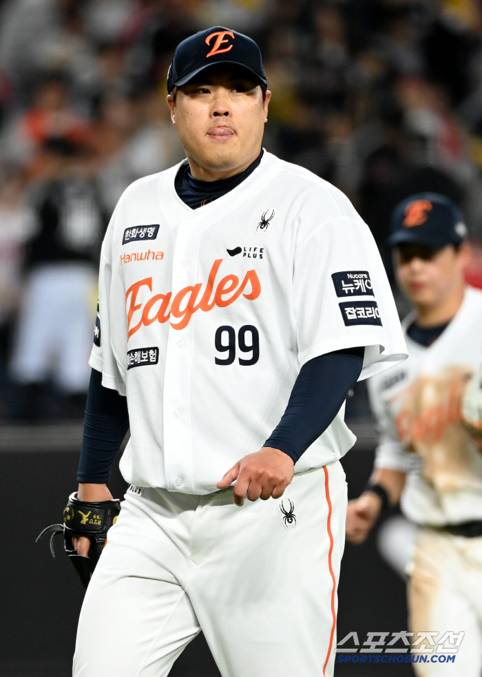 What is Ryu Hyun-jin's solution to the bases loaded, 3B0S, and pushing crisis? Even if you get a home run, it's Ryu Hyun-jin in the middle. It's too early for PS possibilities after 18 years