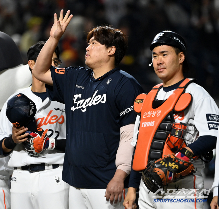 What is Ryu Hyun-jin's solution to the bases loaded, 3B0S, and pushing crisis? Even if you get a home run, it's Ryu Hyun-jin in the middle. It's too early for PS possibilities after 18 years