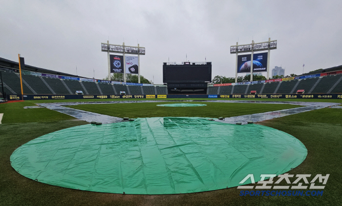 Will it be possible to hold Jamsil Stadium and Doosan KT games with thunder and lightning on the first day of May? (Jamsil site)