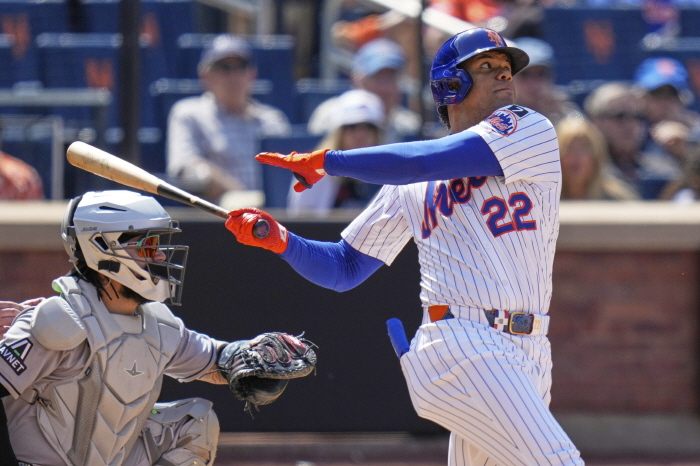 After transferring 1.997 trillion men, he exploded with his first multi-homer, his 45th consecutive hit of the season, but the Mets lost