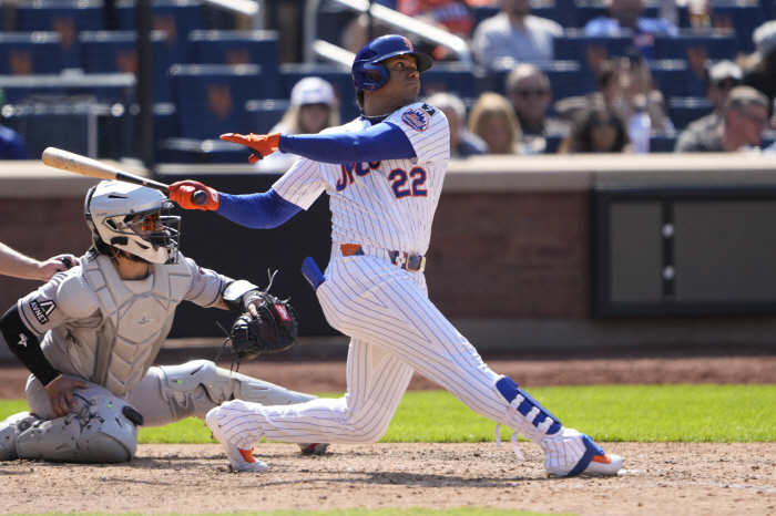 After transferring 1.997 trillion men, he exploded with his first multi-homer, his 45th consecutive hit of the season, but the Mets lost