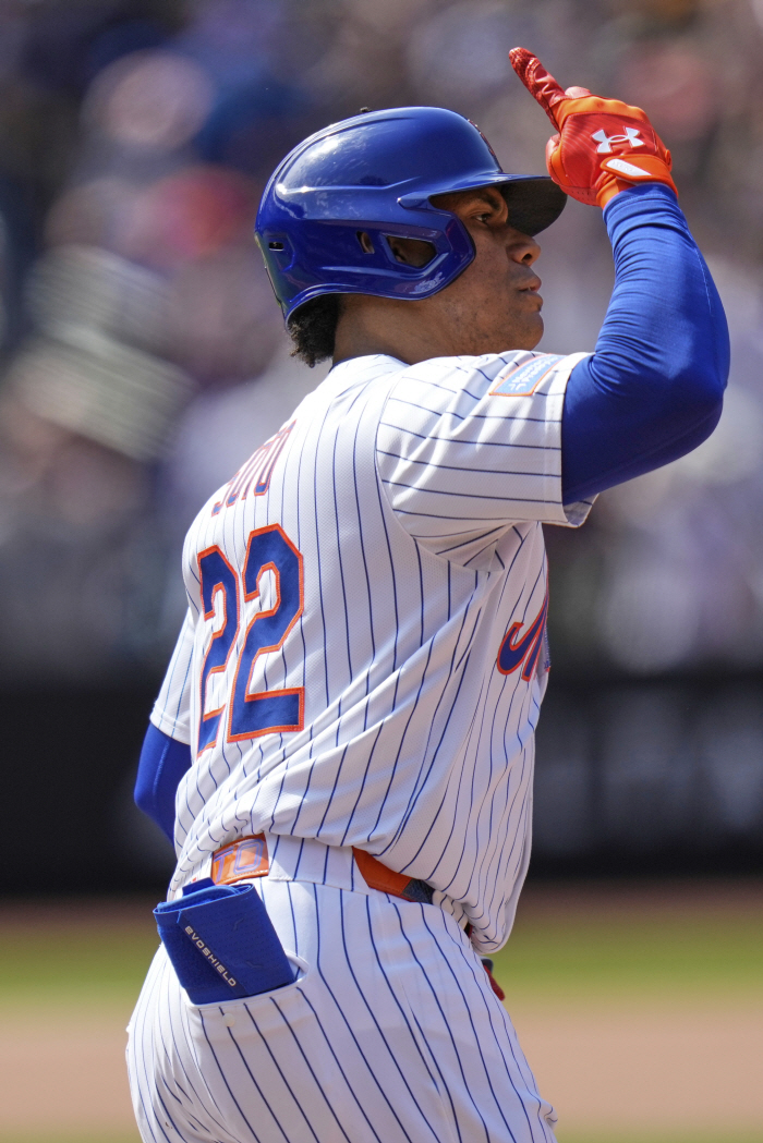 After transferring 1.997 trillion men, he exploded with his first multi-homer, his 45th consecutive hit of the season, but the Mets lost